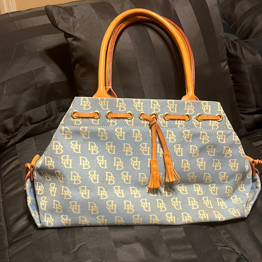Original Dooney & Bourke handbag in excellent condition